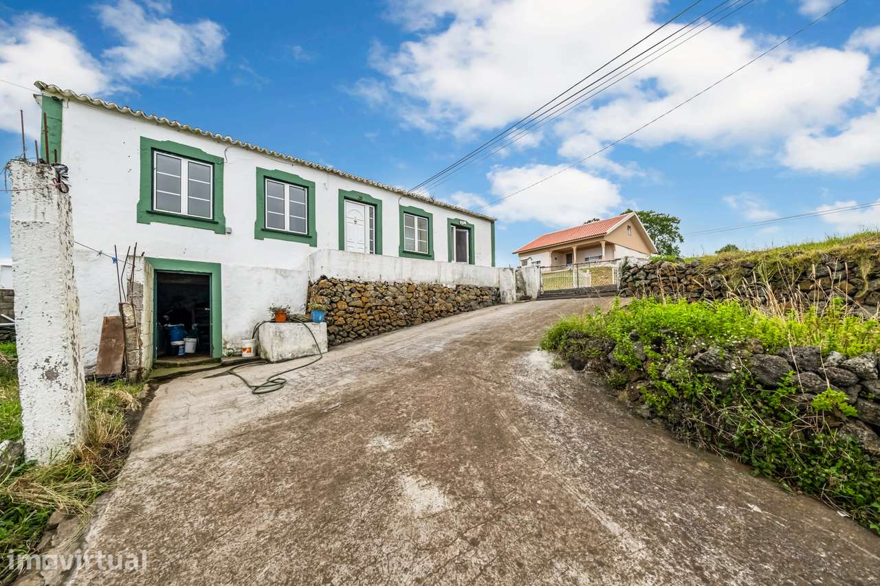 Moradia para Remodelar com Terreno | Vila do Porto Judeu - Grande imagem: 2/18