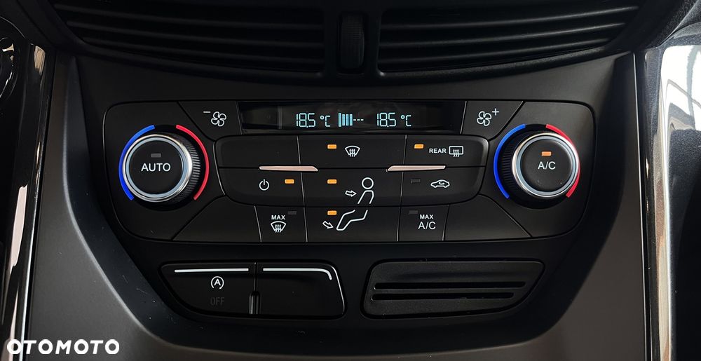 Ford Kuga 2.0 TDCi 2x4 Titanium - 18