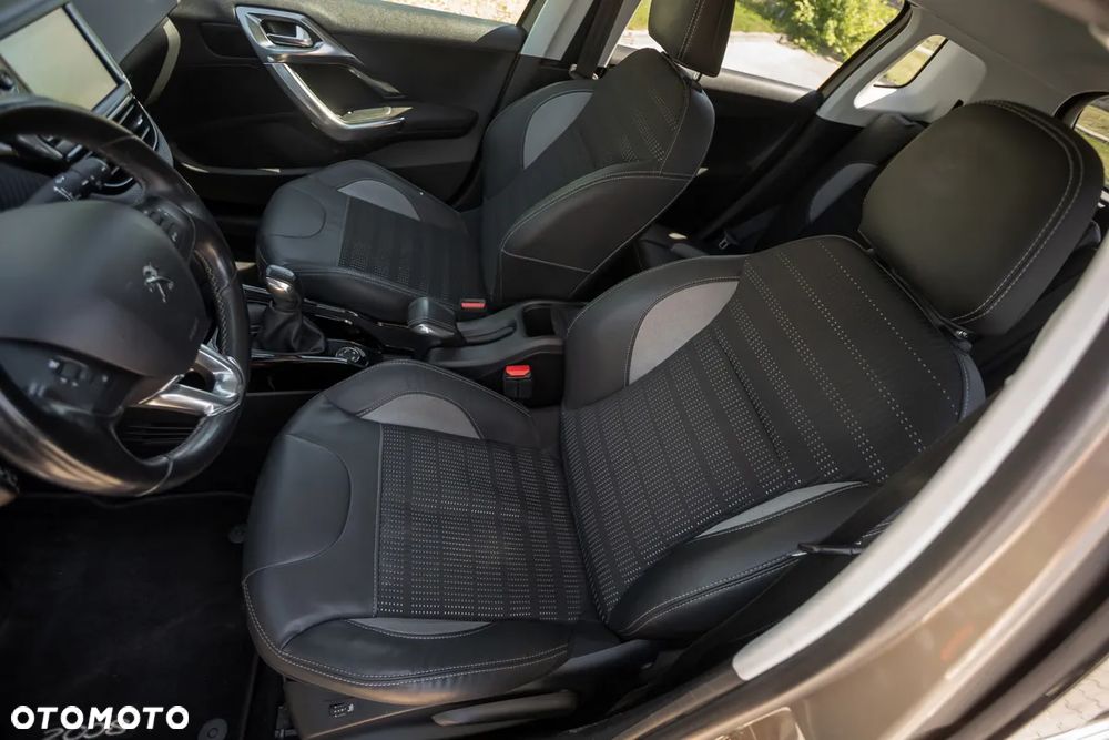 Peugeot 2008 1.2 Pure Tech Style S&S - 17