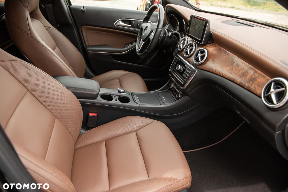 Mercedes-Benz GLA 220 CDI 4Matic 7G-DCT - 30