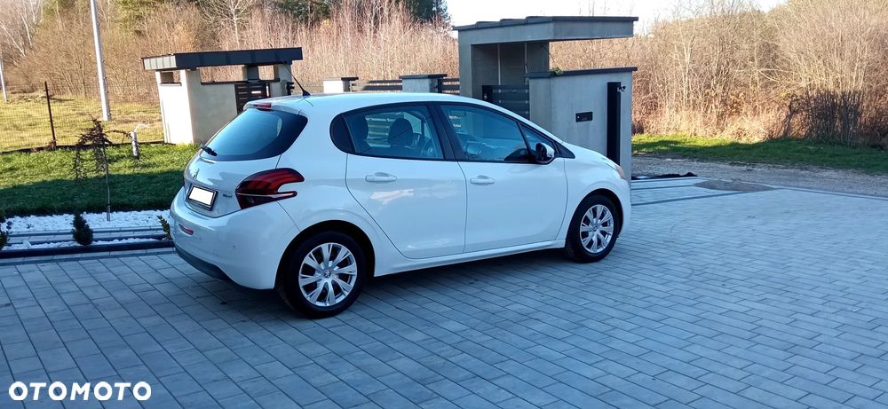 Peugeot 208 - 13