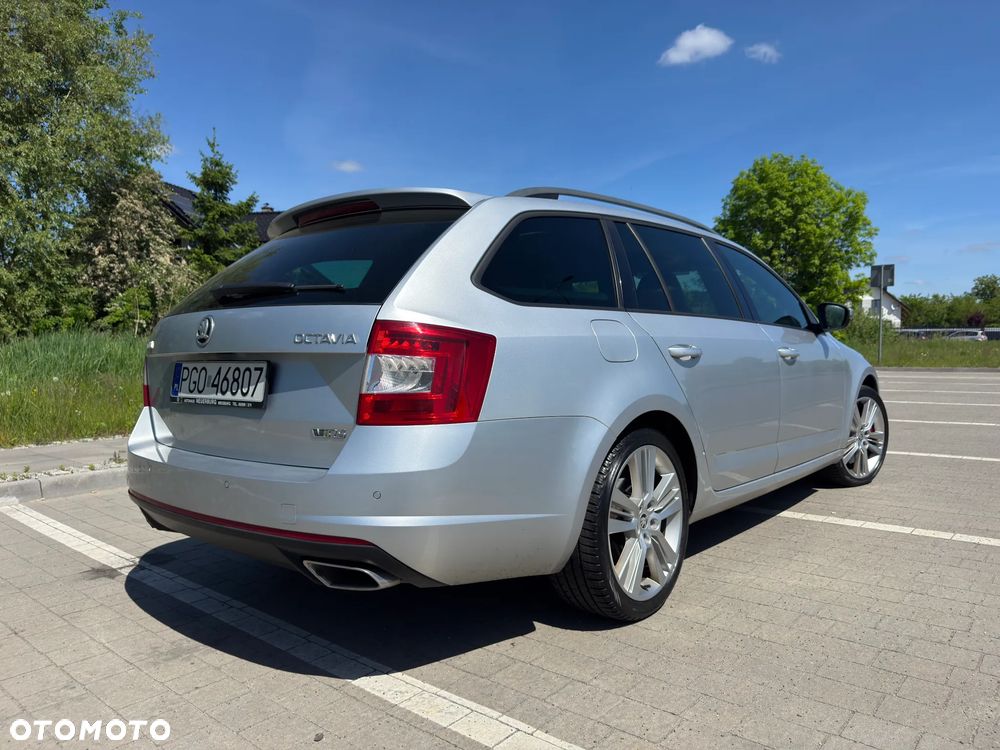 Skoda Octavia 2.0 TDI DSG RS - 9