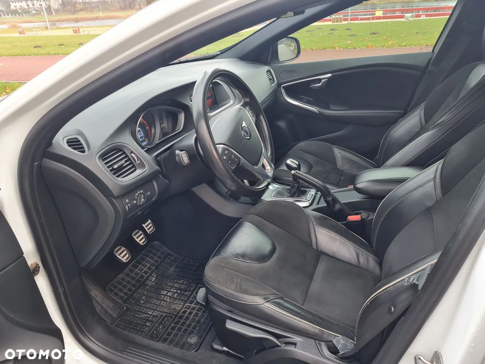 Volvo V40 D2 Drive-E R-Design Momentum - 9