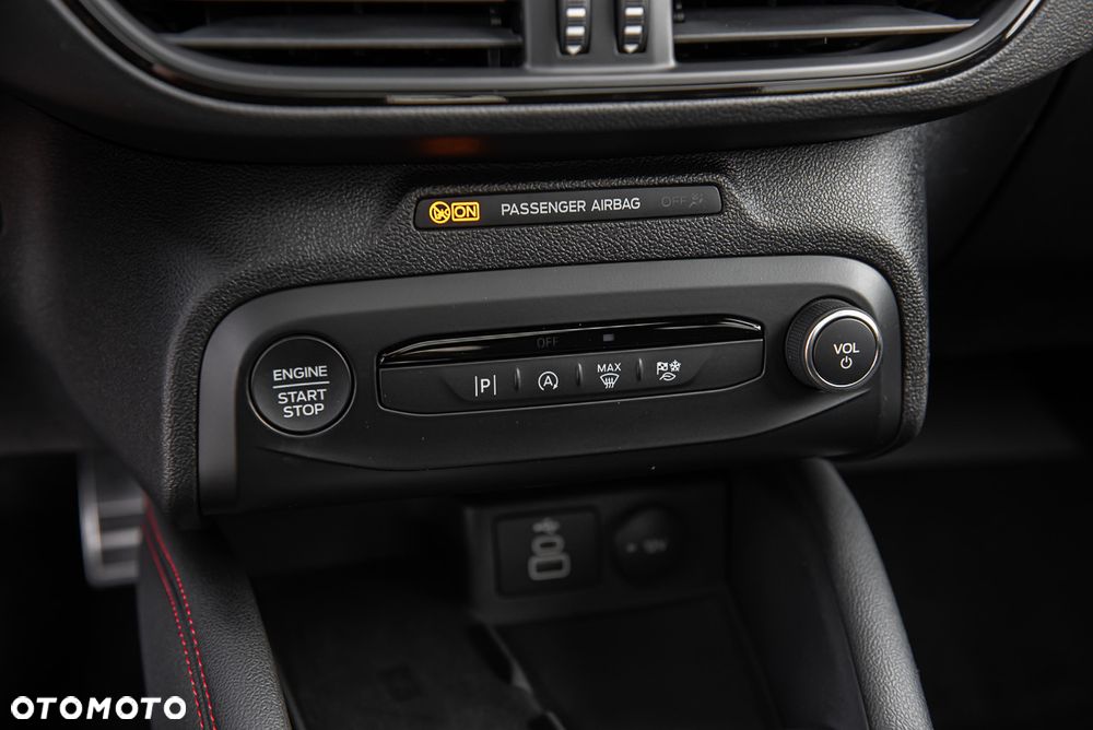 Ford Focus 1.5 EcoBlue Start-Stopp-System ST-LINE - 29