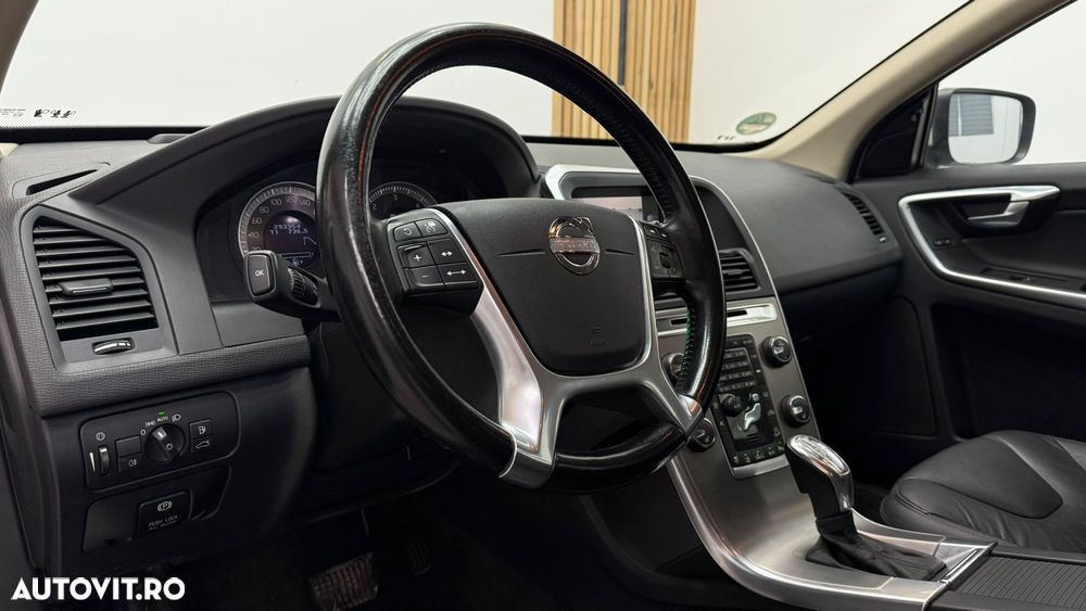 Volvo XC 60 D5 AWD Aut. Summum - 22