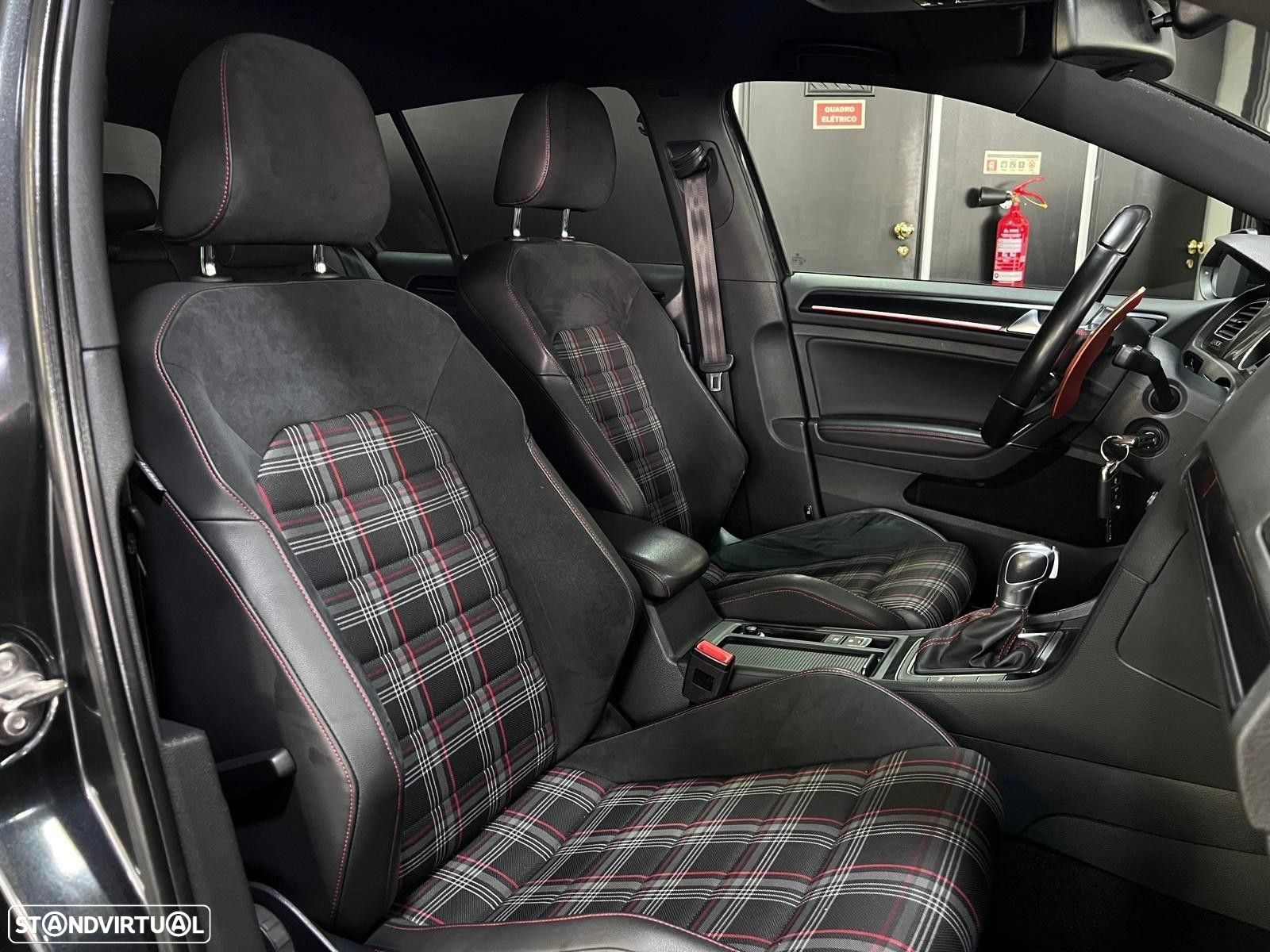 VW Golf 2.0 TSi GTi DSG Performance - 22