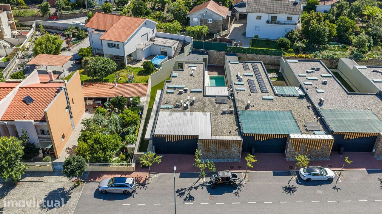 Moradia T6 SEMI NOVA localizada em Celeirós, Braga - Grande imagem: 4/53