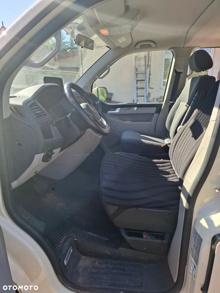 Volkswagen Caravelle - 10