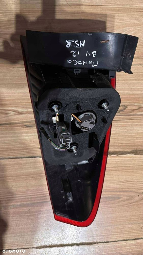 lewa tylna lampa w błotnik ford mondeo mk4 lift hb - 2