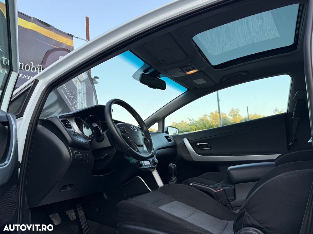 Kia Ceed 1.6 CRDi 128 ISG SW Dream-Team Edition - 6