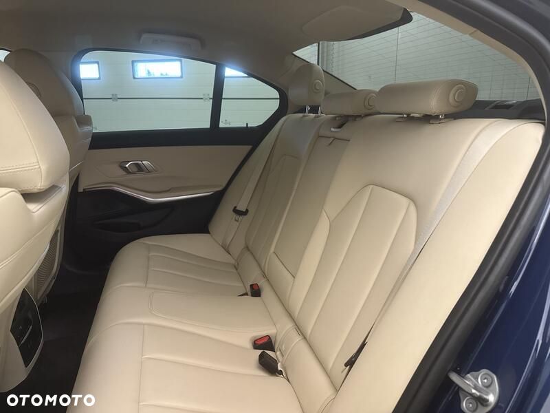BMW Seria 3 318i - 21