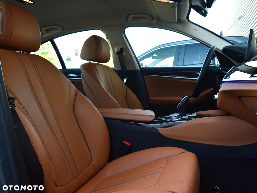 BMW Seria 5 540d xDrive mHEV Luxury Line sport - 17
