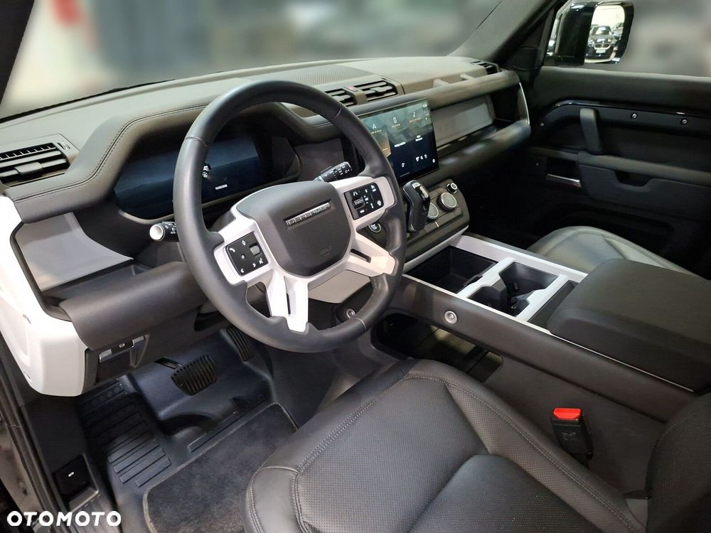Land Rover Defender - 11