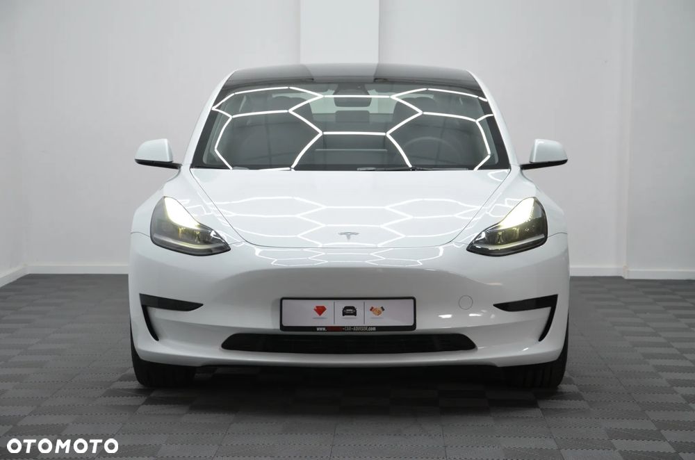 Tesla Model 3 - 3