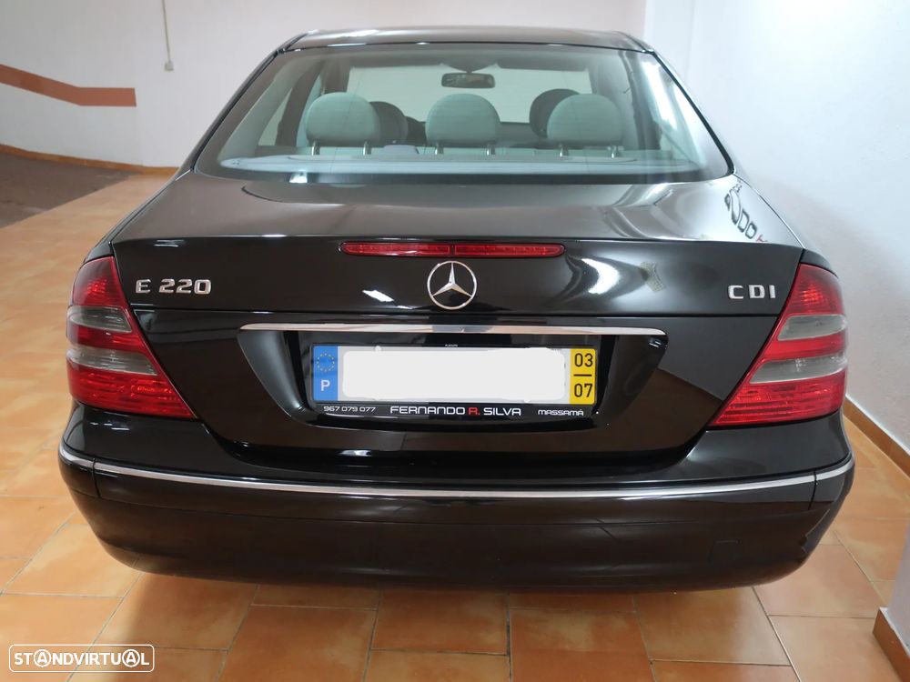 Mercedes-Benz E 220 CDI Auto Elegance - 10
