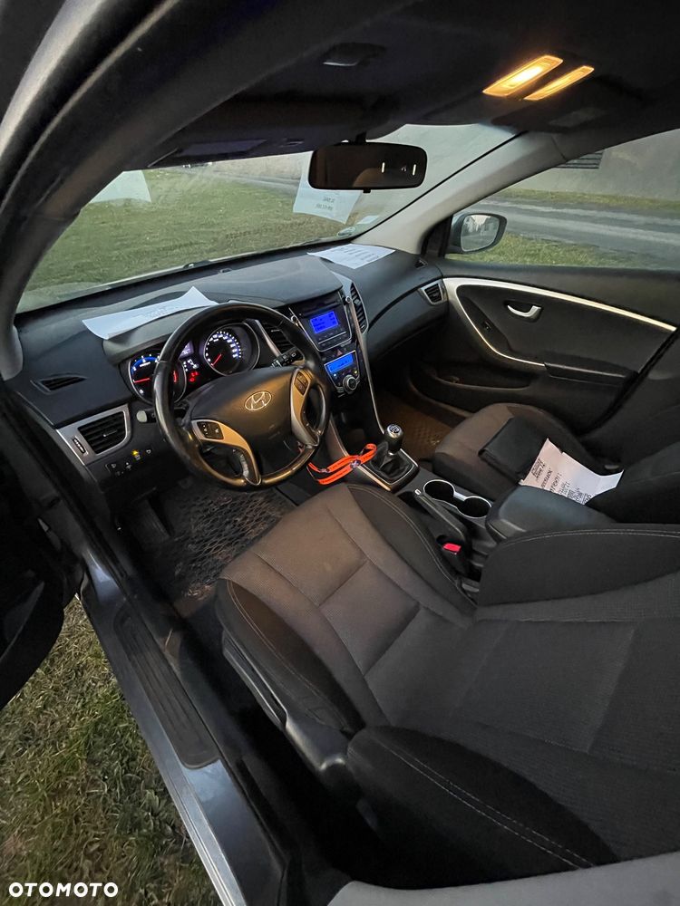 Hyundai i30 blue Kombi 1.6 CRDi Classic - 5