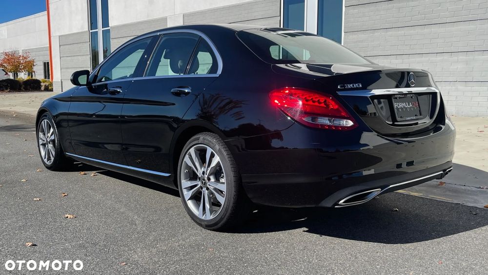 Mercedes-Benz Klasa C 300 9G-TRONIC Exclusive - 4