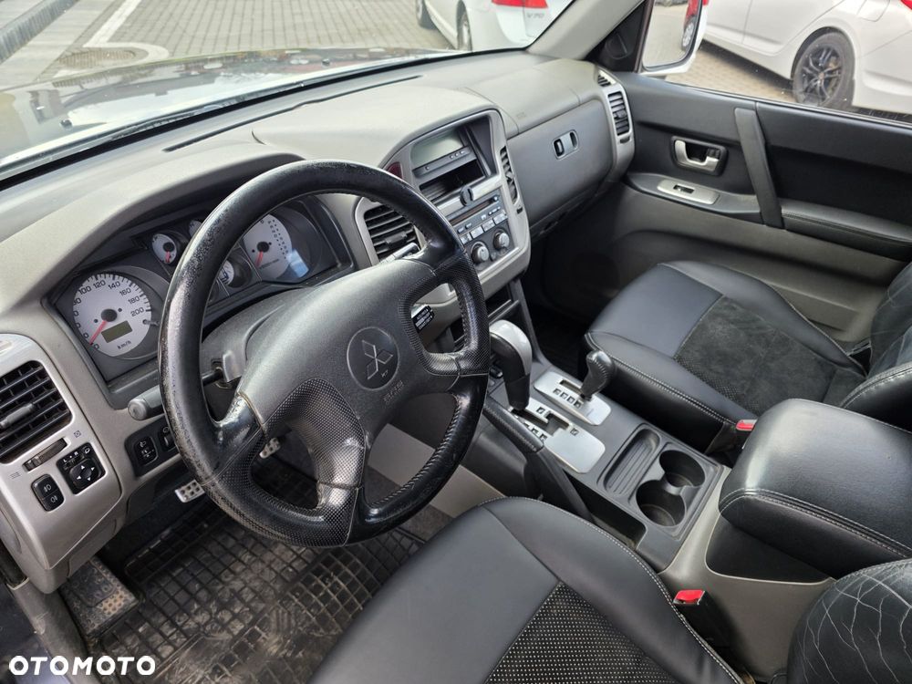 Mitsubishi Pajero 3.2 DID Instyle DAKAR - 19