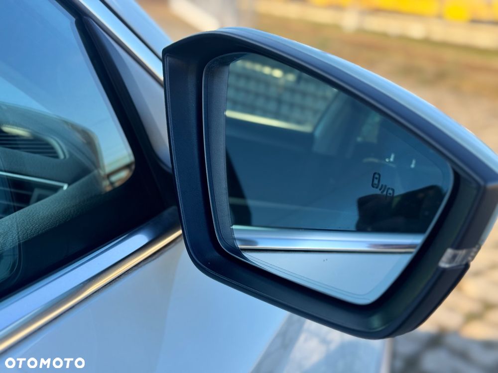 Skoda Superb Combi 2.0 TDI DSG Premium Edition - 28