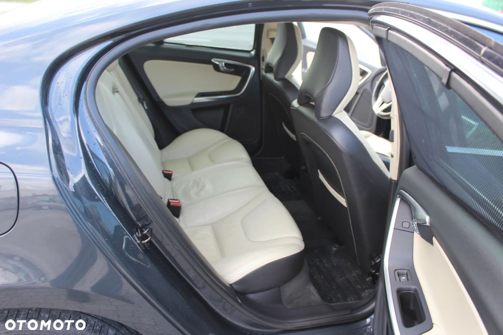 Volvo S60 T3 Summum - 12