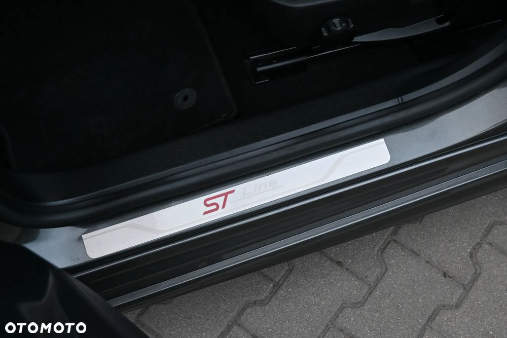 Ford Focus 1.5 EcoBoost ST-Line - 27