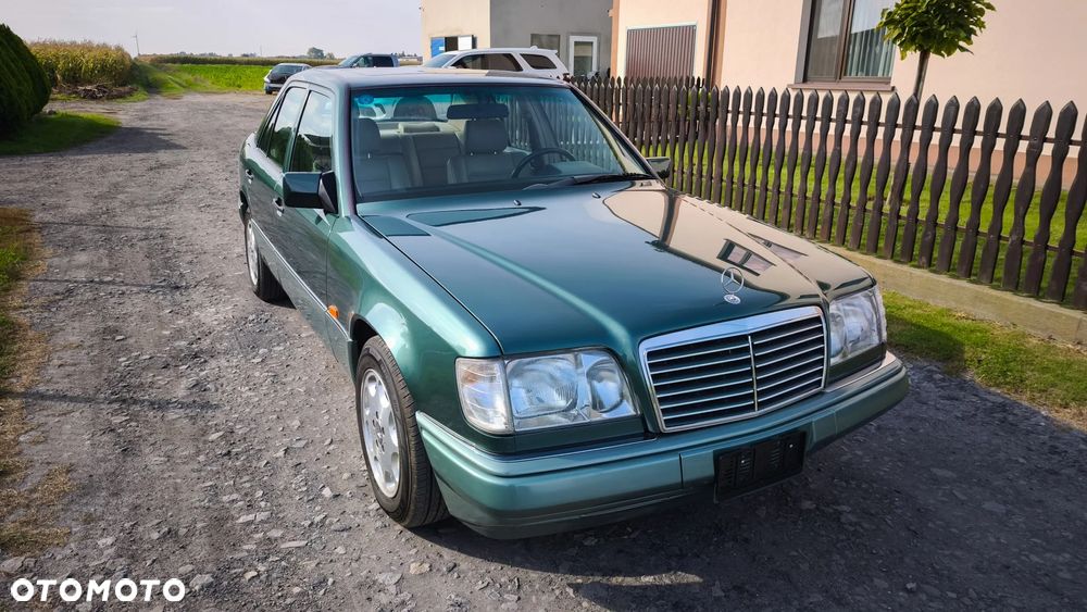 Mercedes-Benz 280 - 4