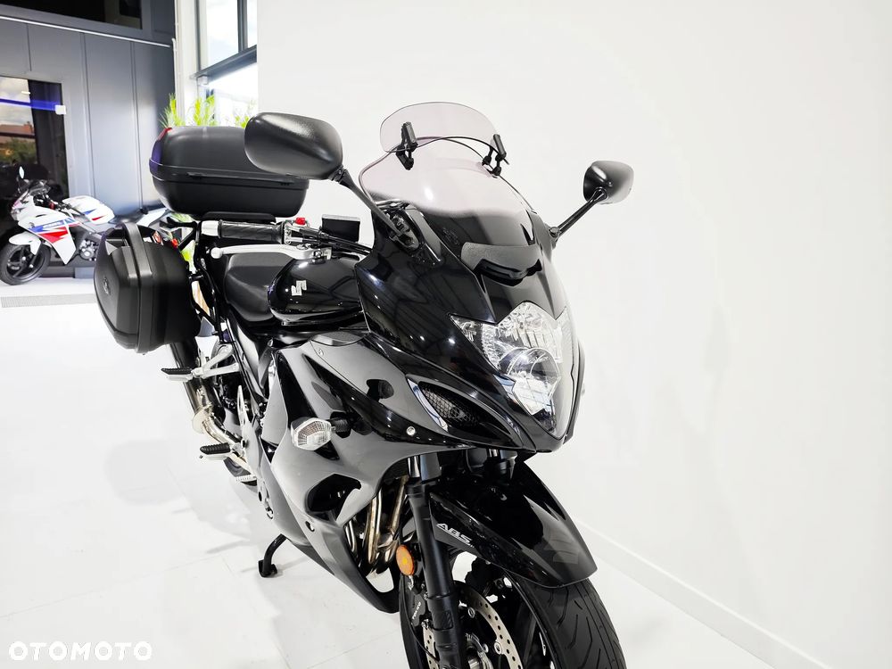 Suzuki GSX - 6