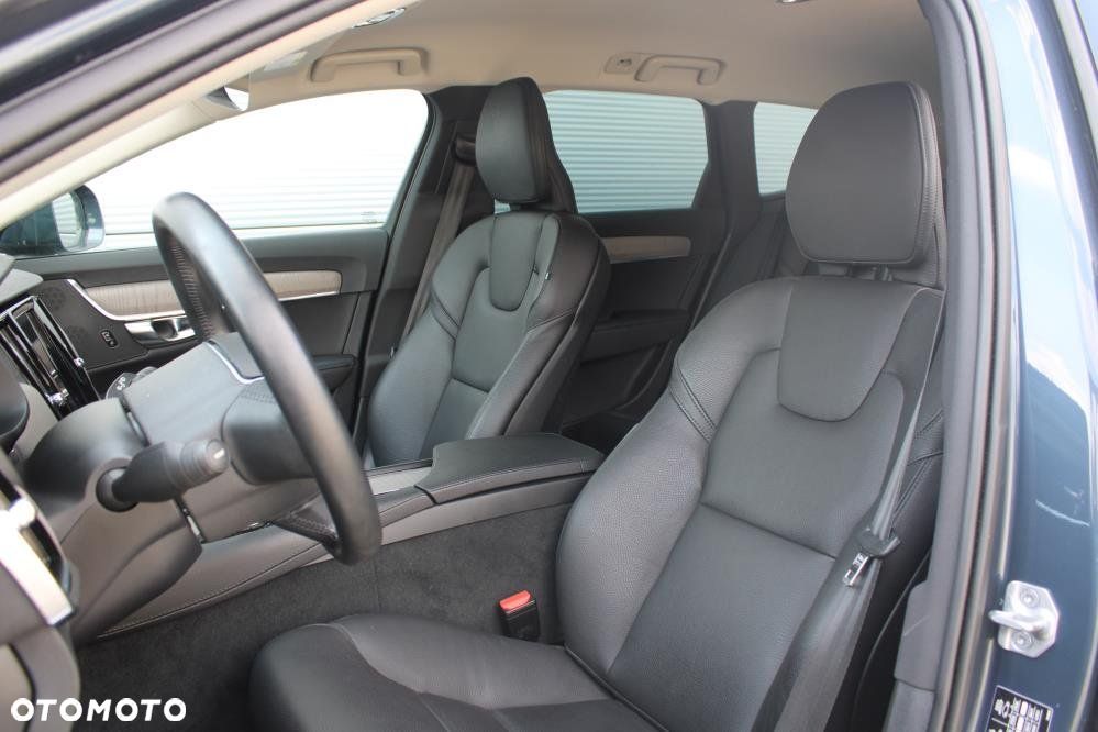 Volvo V90 Cross Country - 10