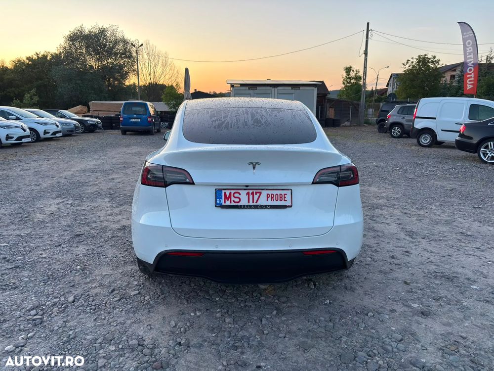 Tesla Model Y Long Range Dual Motor AWD - 10