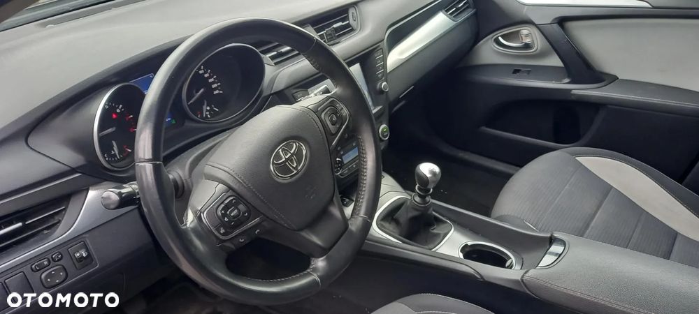 Toyota Avensis Touring Sports 1.8 Executive - 9