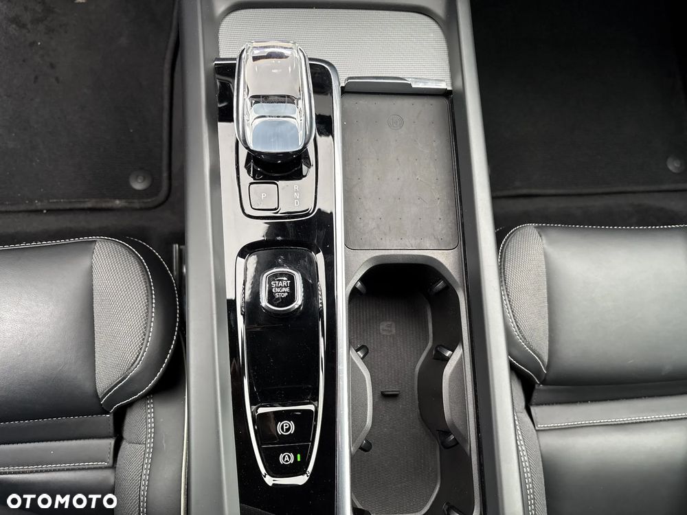 Volvo XC 60 B4 B Plus Dark - 16