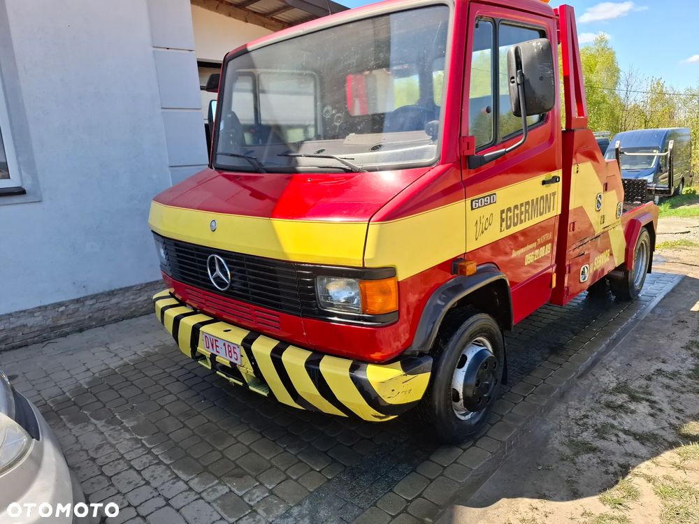 Mercedes-Benz 609DC - 10
