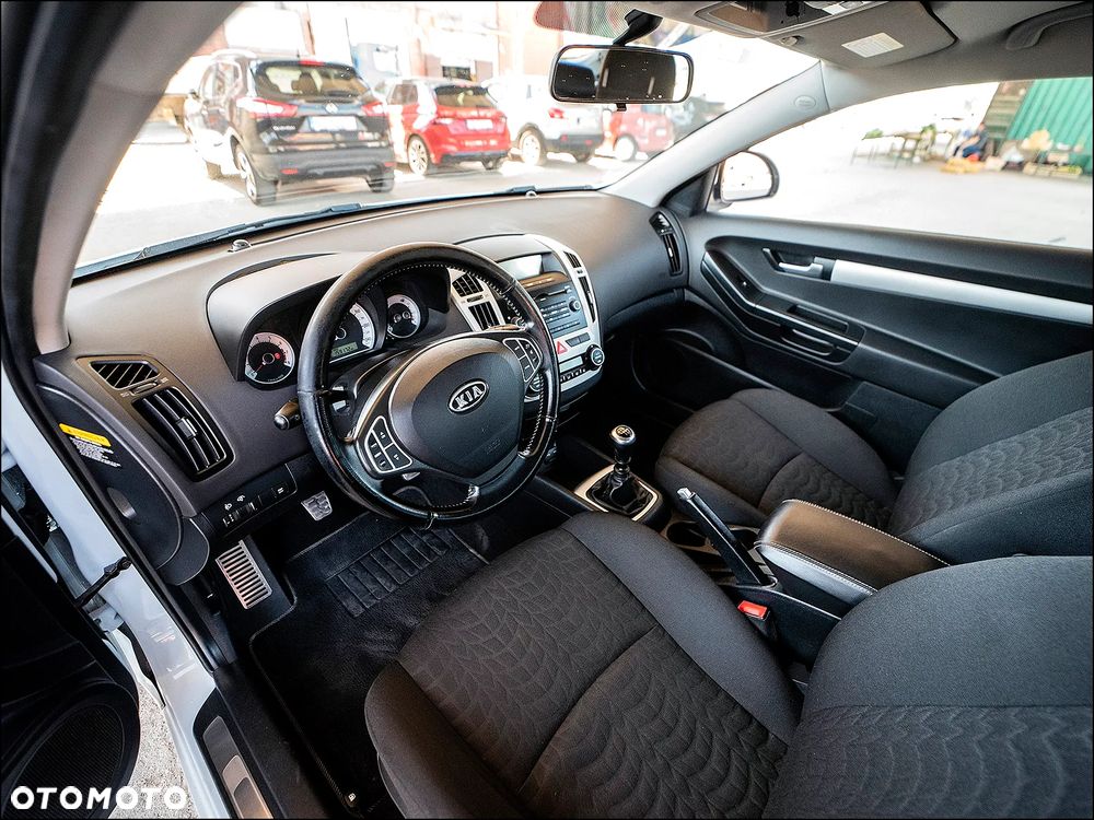 Kia ProCeed - 15