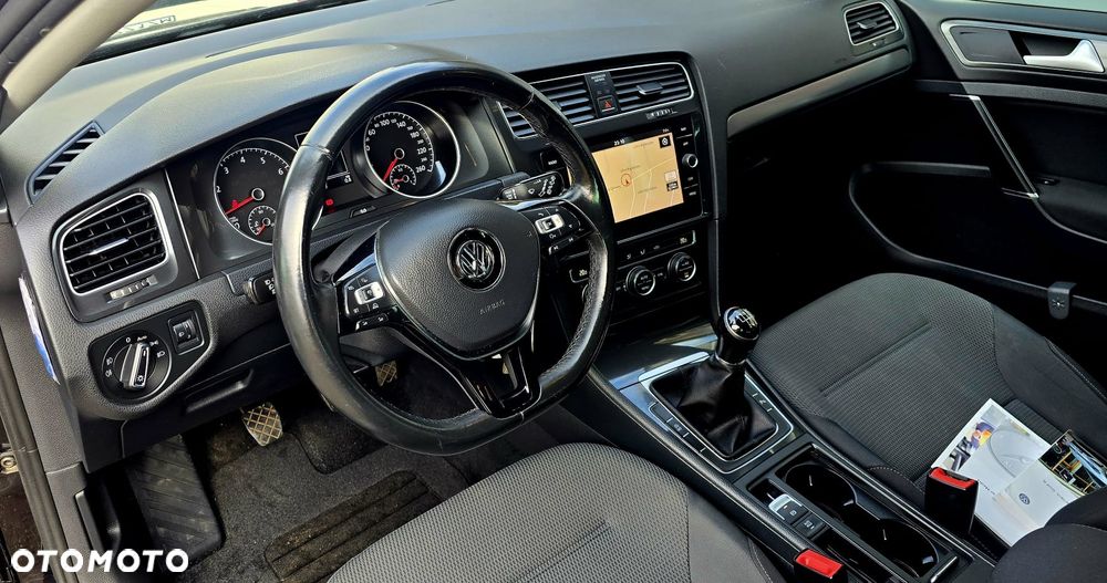 Volkswagen Golf - 27