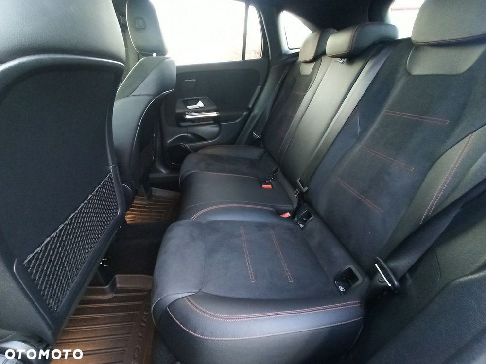 Mercedes-Benz GLA - 12