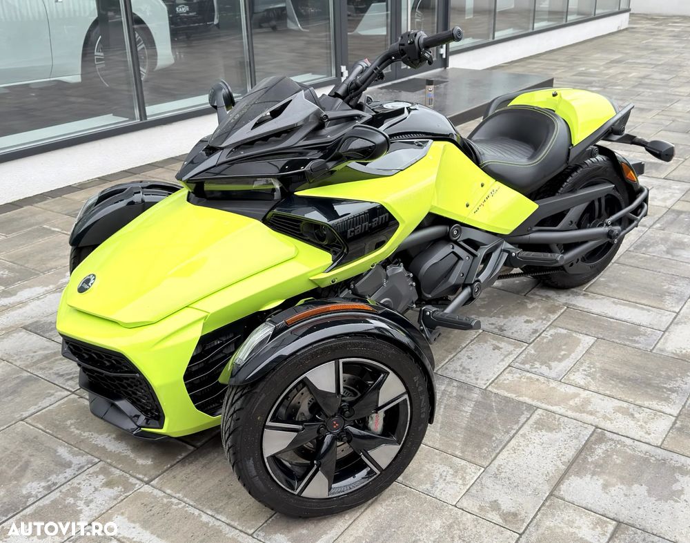 Can-Am Spyder - 3
