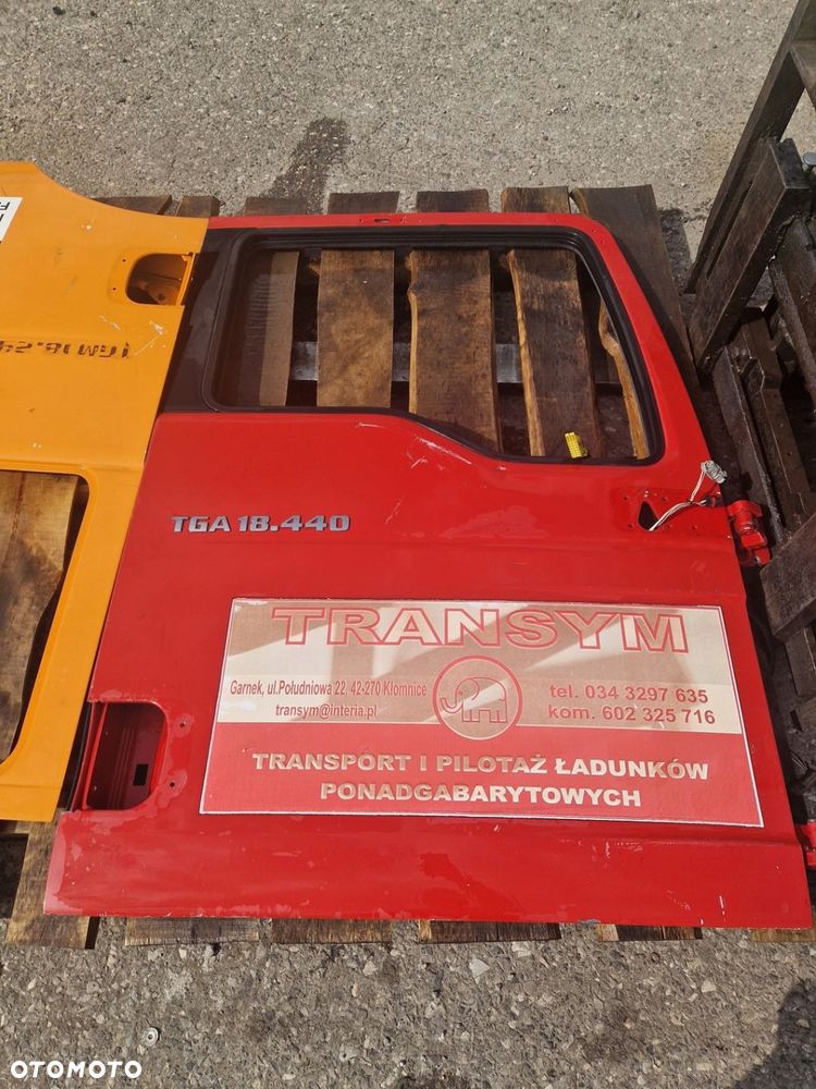 Drzwi Prawe MAN TGA TGX Szeroka Kabina Przykręcany zawias