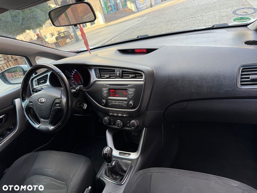 Kia Ceed 1.6 CRDi 136 ISG Dream Team Edition - 9
