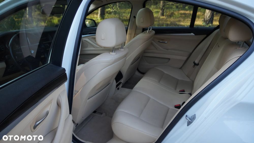 BMW Seria 5 528i Luxury Line - 7