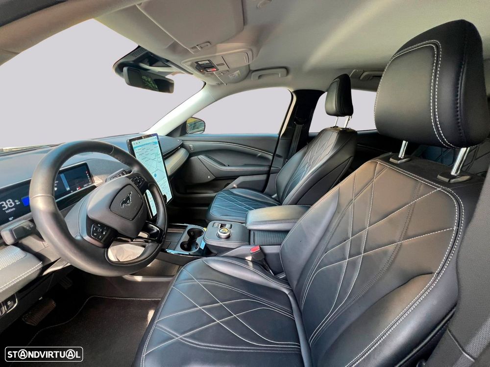 Ford Mustang Mach-E 75.7 kWh Premium AWD - 11