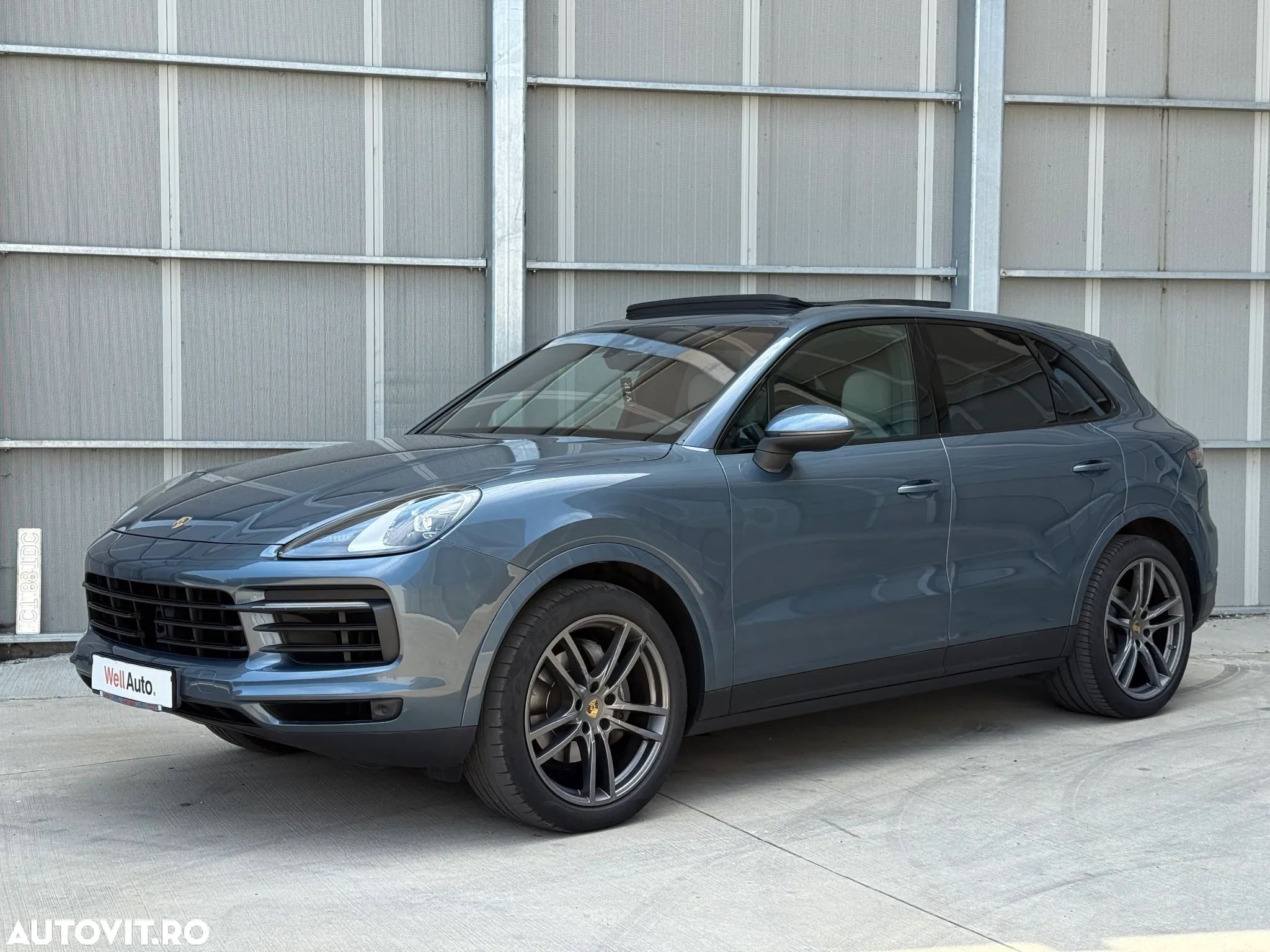 Porsche Cayenne Standard - 1