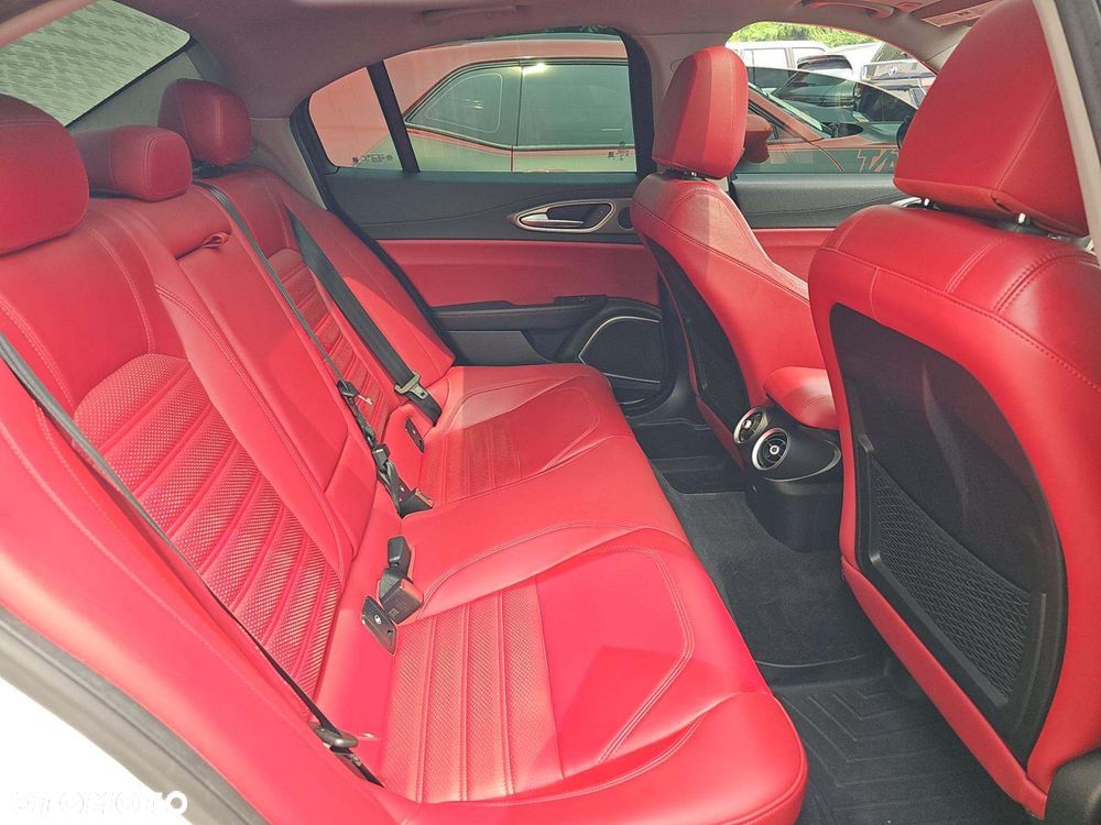 Alfa Romeo Giulia 2.0 Turbo TI Q4 - 9