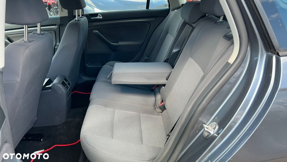 Volkswagen Golf 1.6 Comfortline - 28