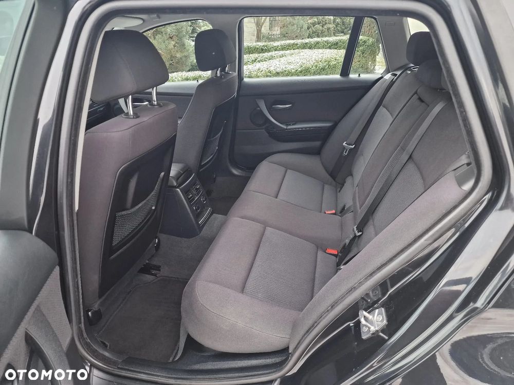 BMW Seria 3 318d DPF - 17
