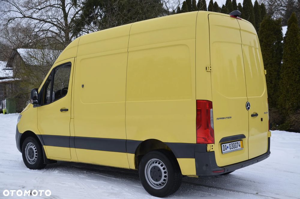 Mercedes-Benz Sprinter - 4