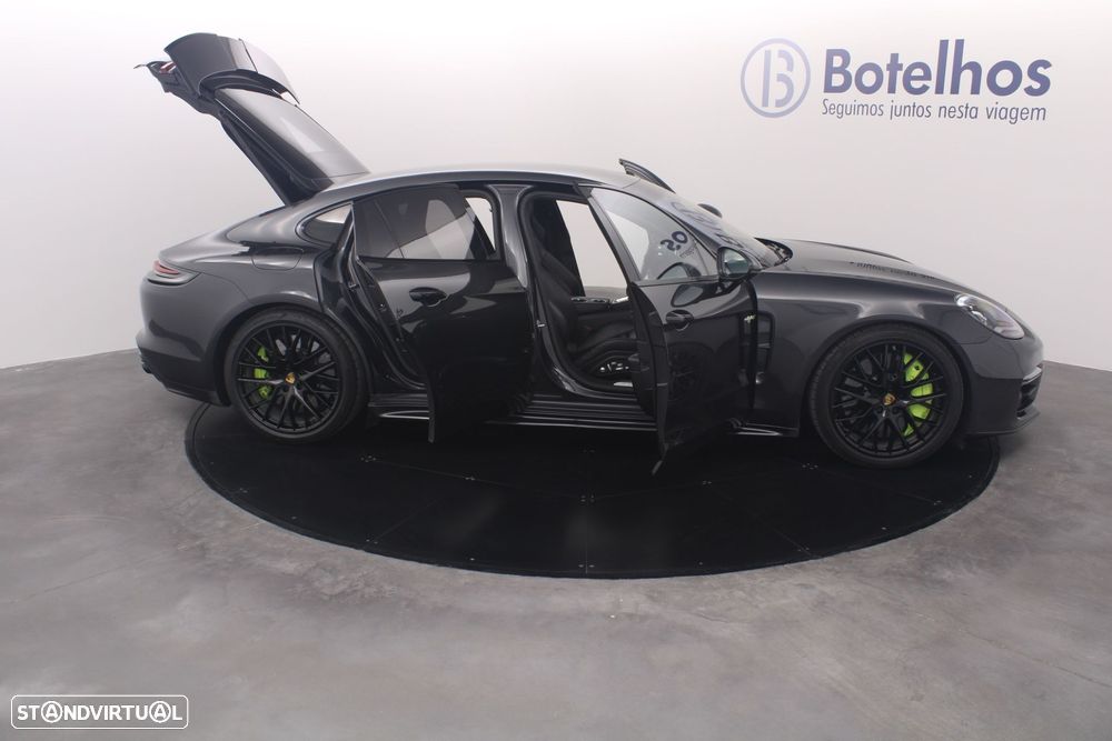 Porsche Panamera - 16