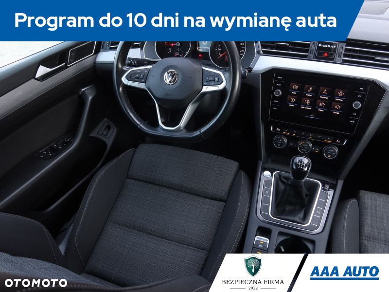 Volkswagen Passat - 8