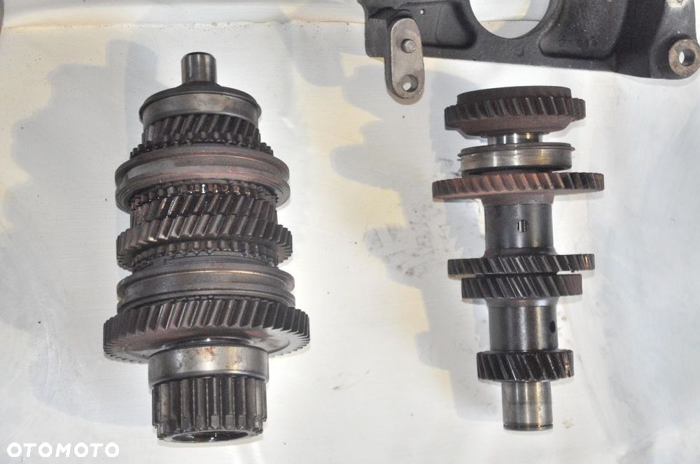 WAŁEK PÓŁOŚ ZĘBATKA TRYB PRZESUWKA WIDEŁKI NEW HOLLAND TL80 - 6