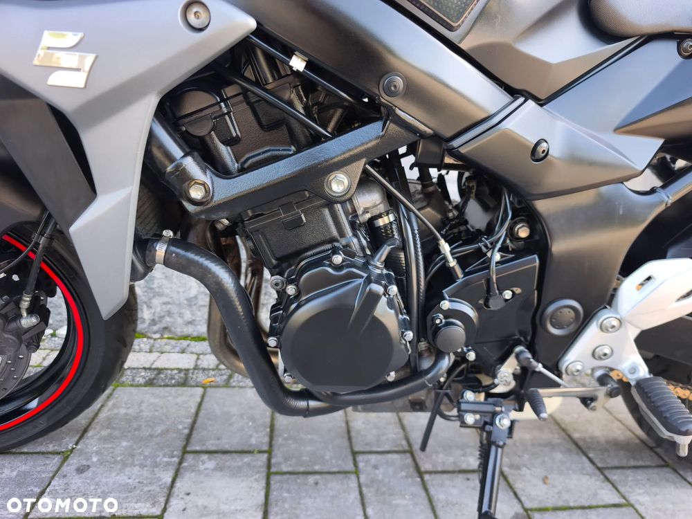 Suzuki GSR - 10