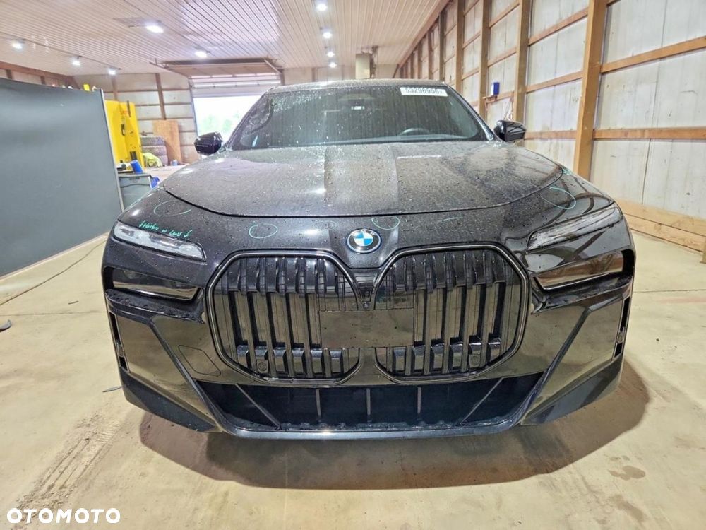 BMW i7 - 2